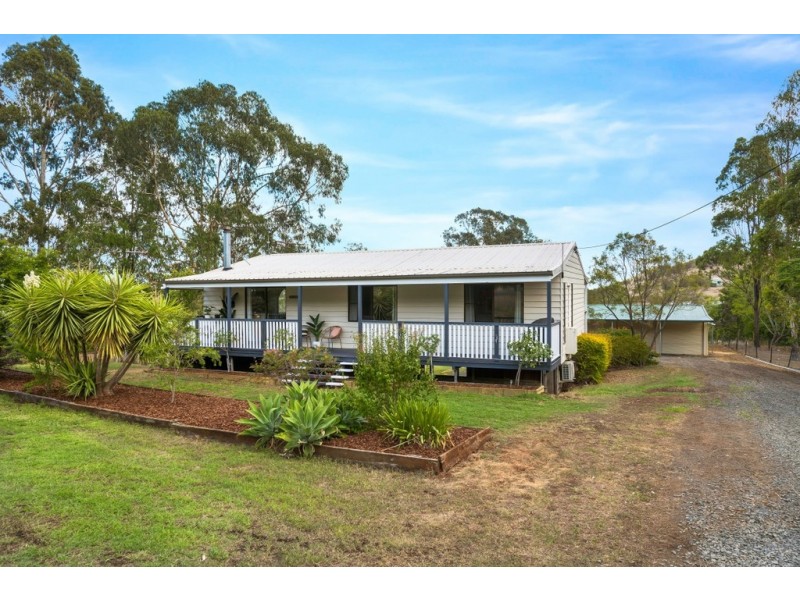 27 Redlands Drive, Gowrie Junction QLD 4352