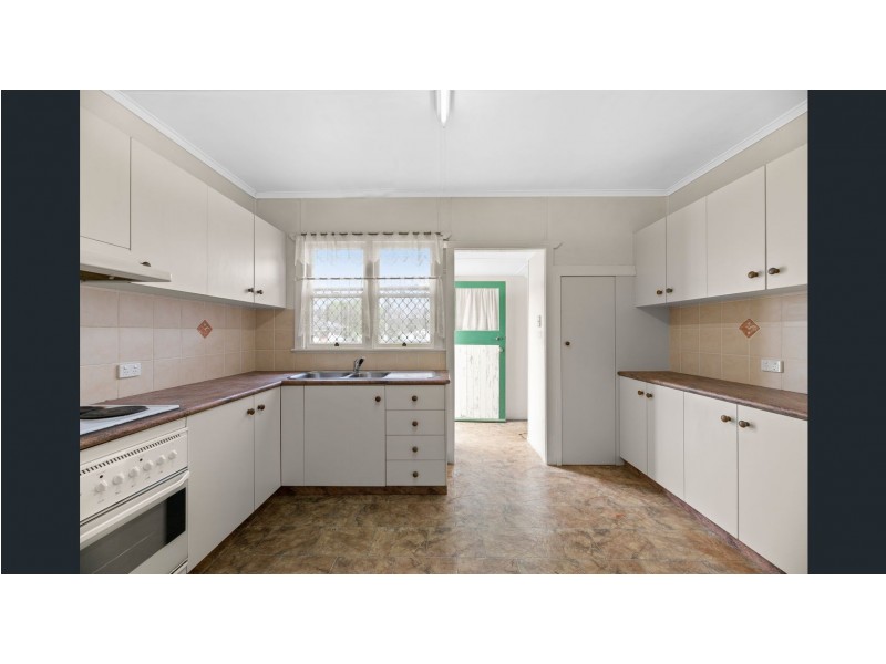 33 Gordon Avenue, Newtown QLD 4350