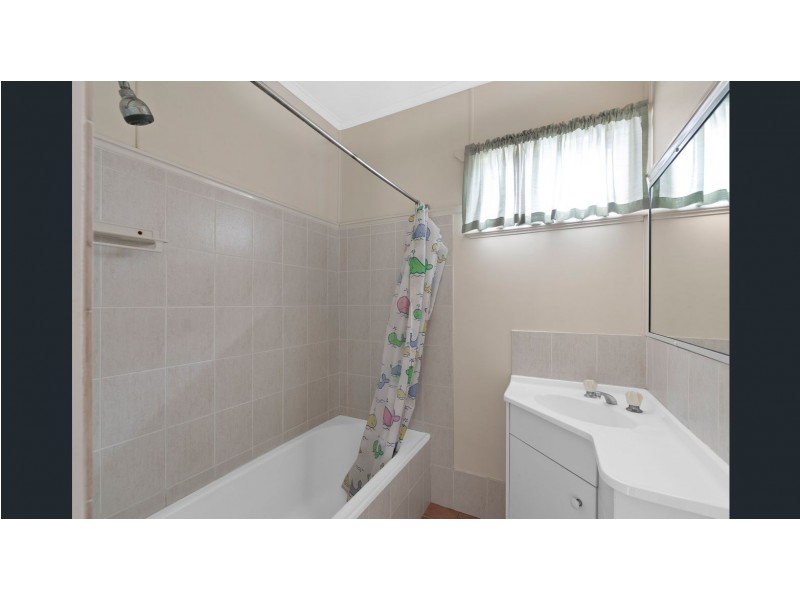 33 Gordon Avenue, Newtown QLD 4350