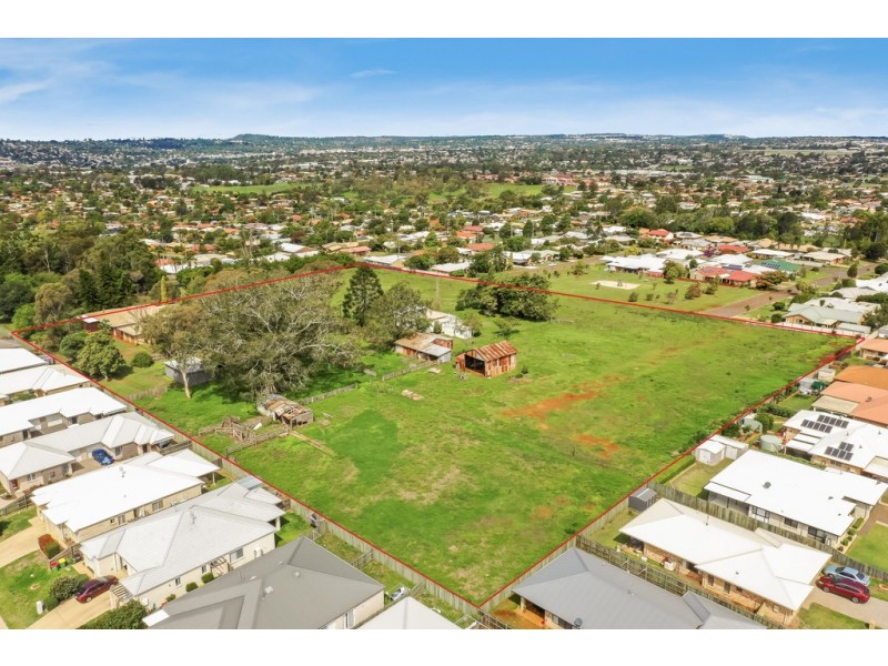 255 – 271 Greenwattle Street, Cranley QLD 4350