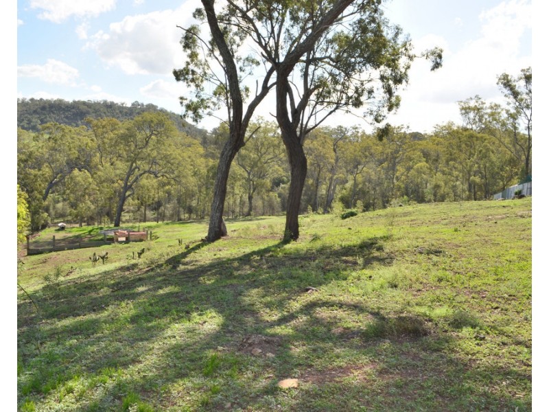 1 Clover Court, Meringandan West QLD 4352