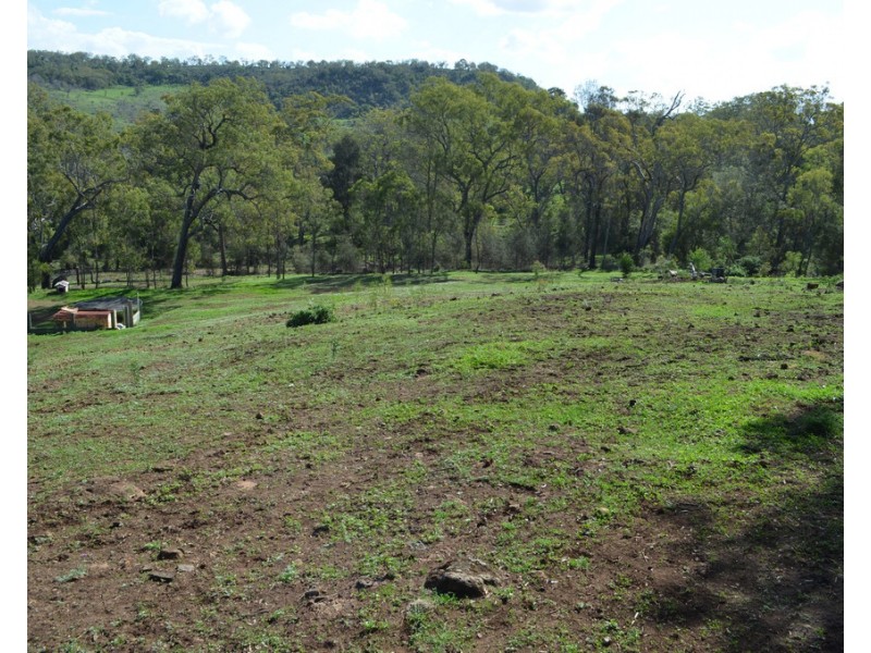 1 Clover Court, Meringandan West QLD 4352