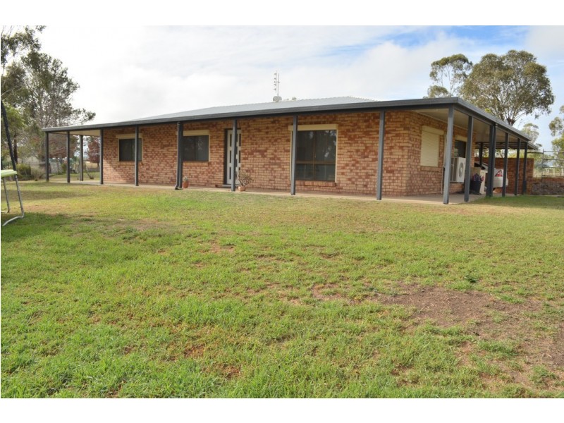 8 Clifford Street, Meringandan West QLD 4352