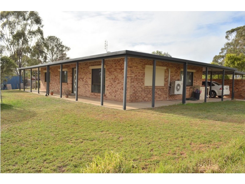8 Clifford Street, Meringandan West QLD 4352