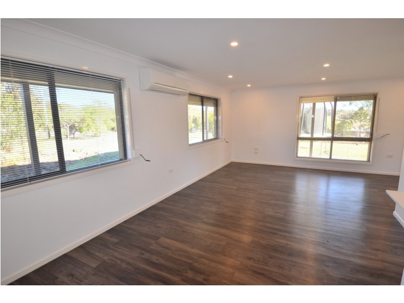 8 Clifford Street, Meringandan West QLD 4352