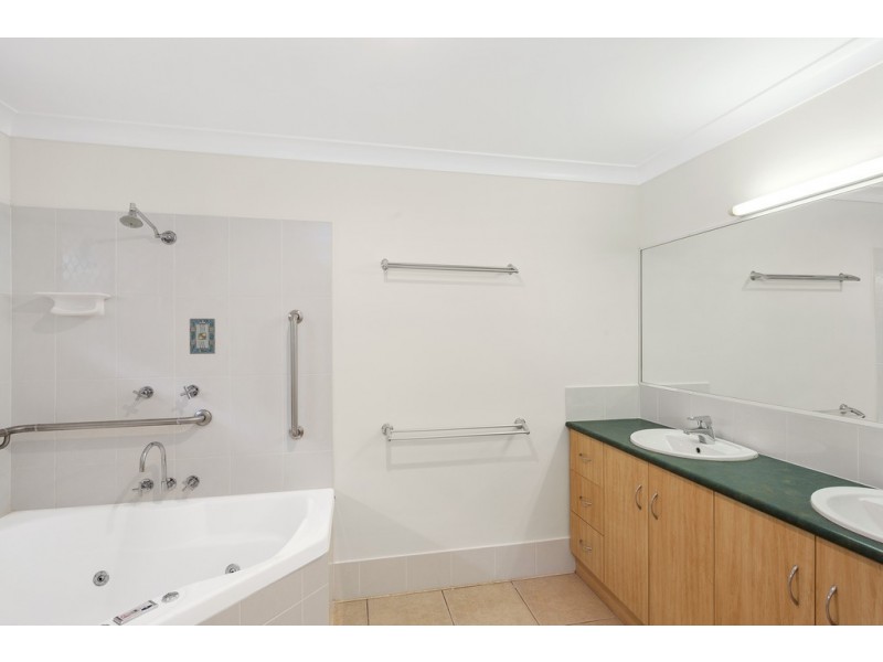62 Barlow Street, Wilsonton QLD 4350
