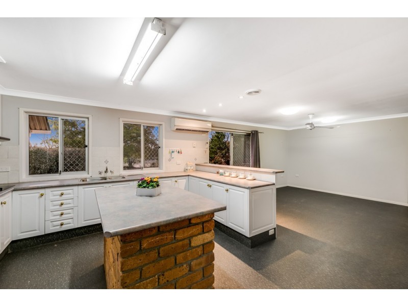 15 Hendy Street, Cranley QLD 4350