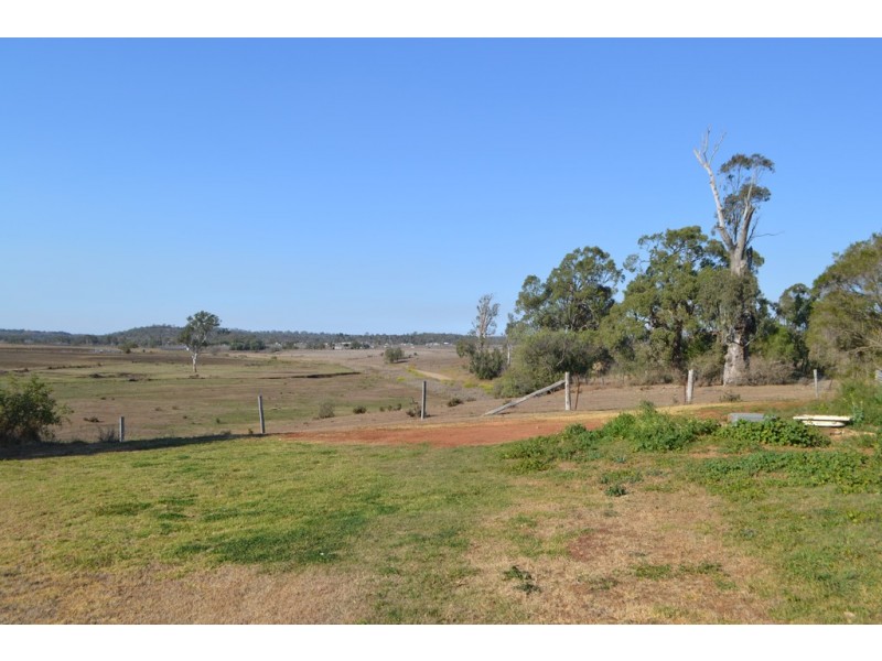 66 Willis Road, Meringandan West QLD 4352