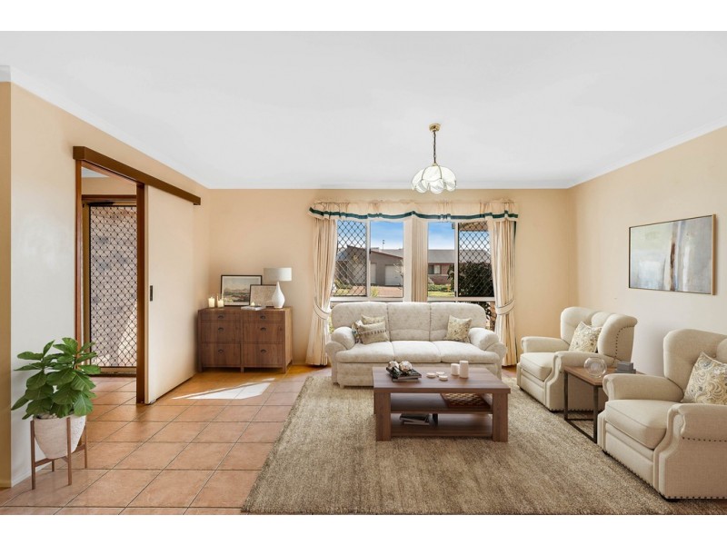 10 Donna Court, Kearneys Spring QLD 4350