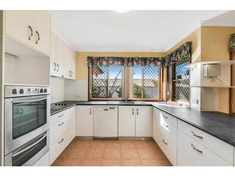 10 Donna Court, Kearneys Spring QLD 4350