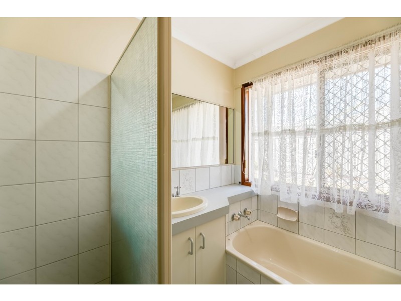10 Donna Court, Kearneys Spring QLD 4350