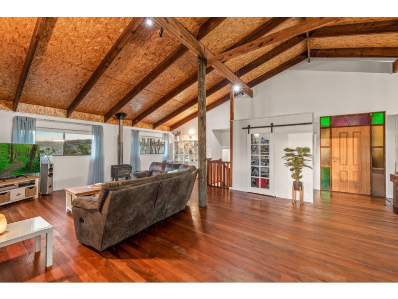 11 Hillview Court, Top Camp QLD 4350