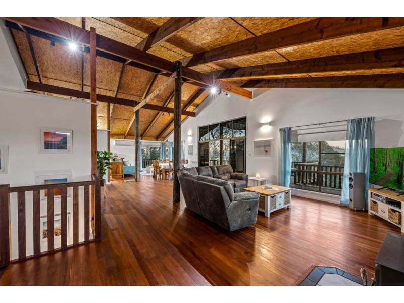 11 Hillview Court, Top Camp QLD 4350