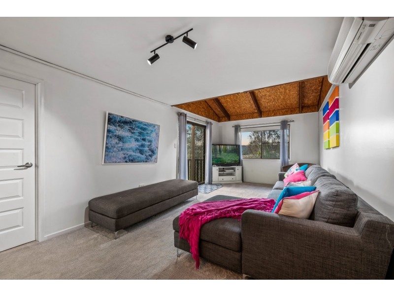 11 Hillview Court, Top Camp QLD 4350