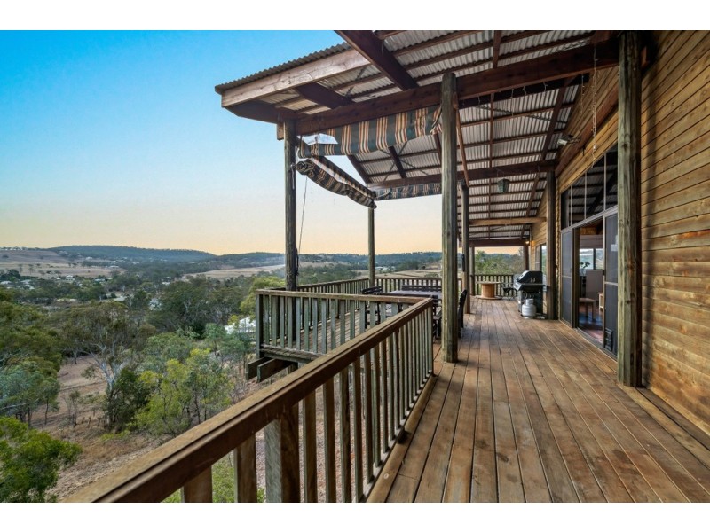 11 Hillview Court, Top Camp QLD 4350