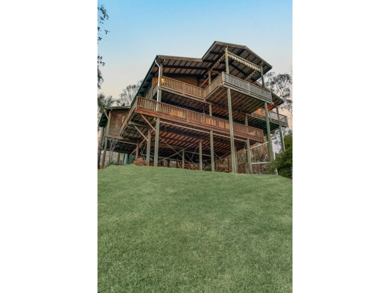 11 Hillview Court, Top Camp QLD 4350