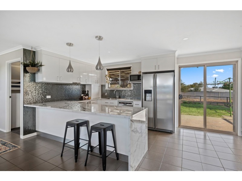 7 Russell Court, Wyreema QLD 4352