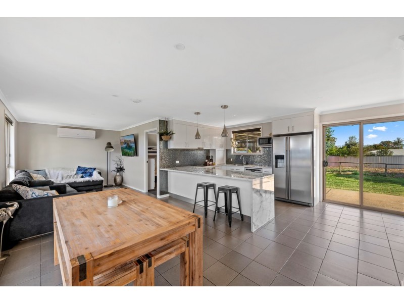 7 Russell Court, Wyreema QLD 4352