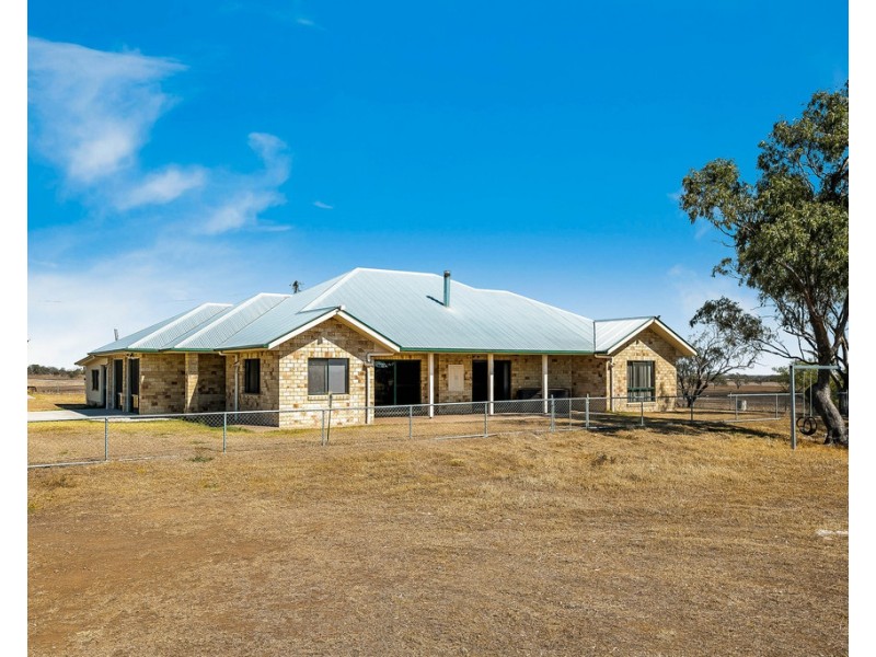102 Crighton Road, Biddeston QLD 4401