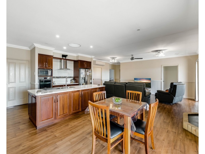 102 Crighton Road, Biddeston QLD 4401