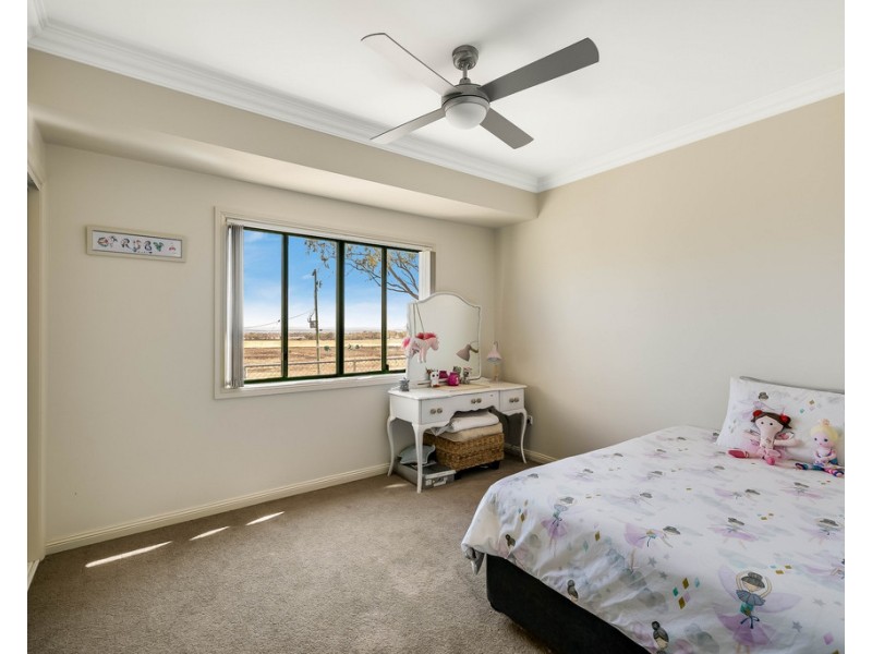 102 Crighton Road, Biddeston QLD 4401