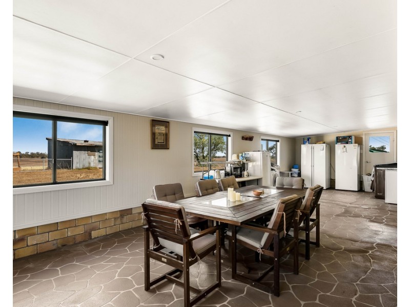 102 Crighton Road, Biddeston QLD 4401