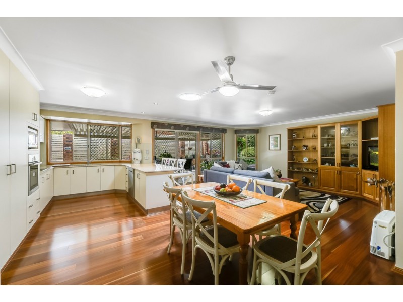 42 Harvey Street, Mount Lofty QLD 4350