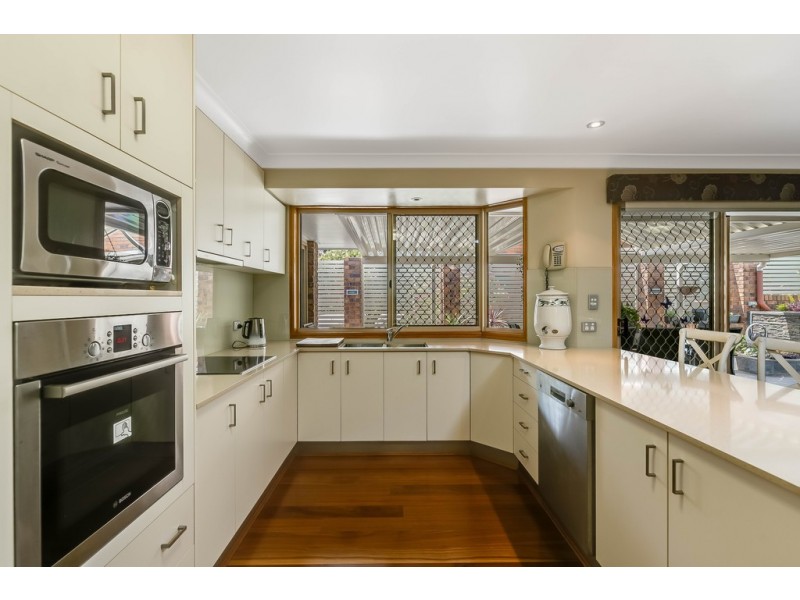 42 Harvey Street, Mount Lofty QLD 4350