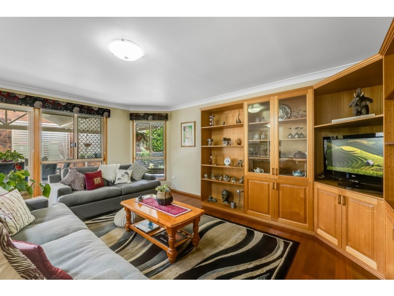 42 Harvey Street, Mount Lofty QLD 4350