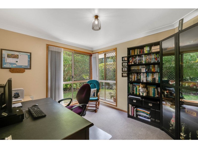42 Harvey Street, Mount Lofty QLD 4350