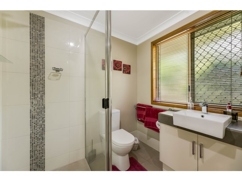 42 Harvey Street, Mount Lofty QLD 4350