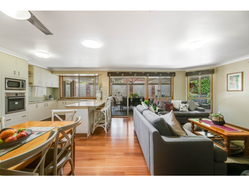 42 Harvey Street, Mount Lofty QLD 4350