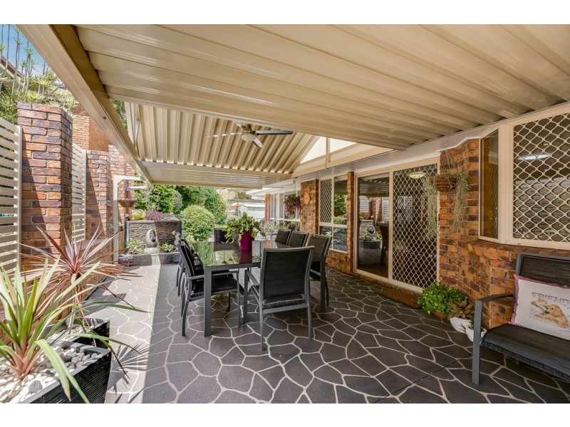 42 Harvey Street, Mount Lofty QLD 4350