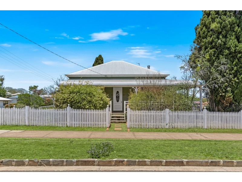 110 Jellicoe Street, North Toowoomba QLD 4350