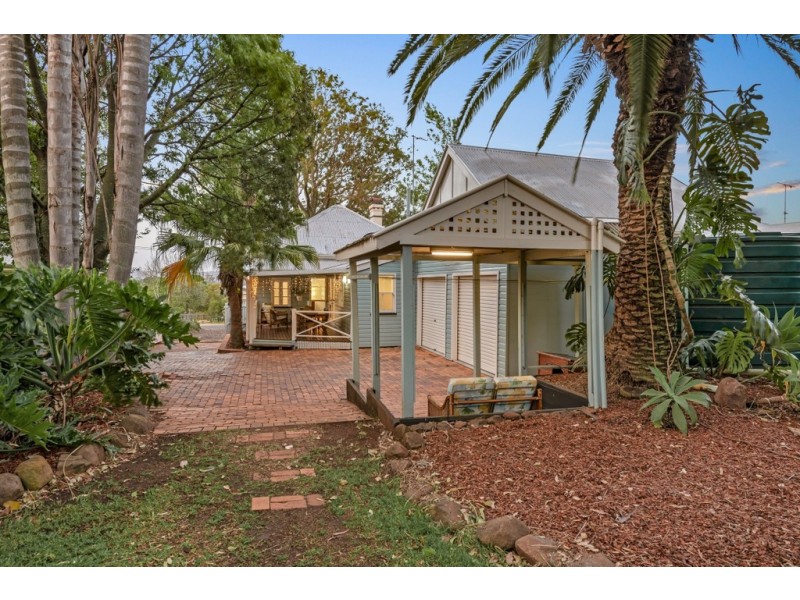 10 Roseberry Street, North Toowoomba QLD 4350