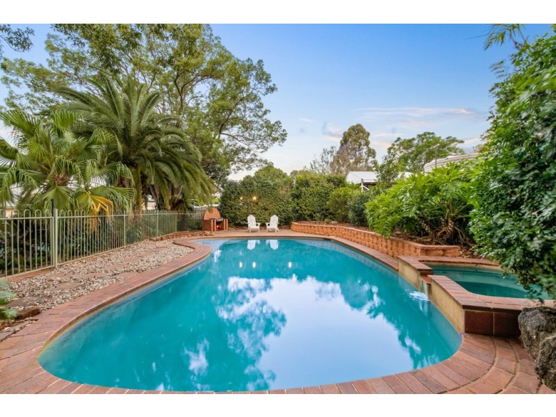 10 Roseberry Street, North Toowoomba QLD 4350