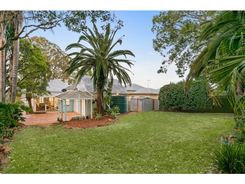 10 Roseberry Street, North Toowoomba QLD 4350