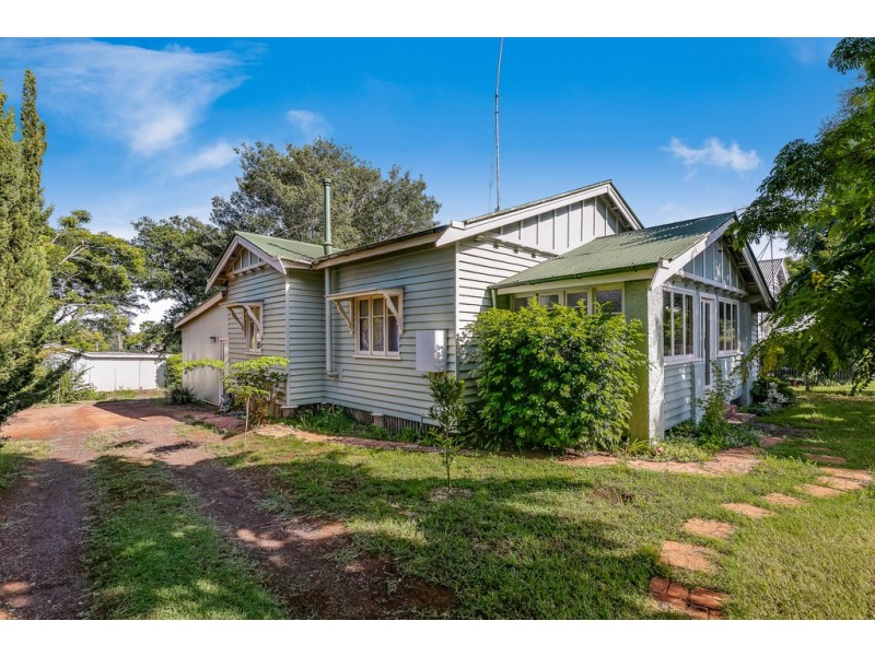 11 Haig Street, South Toowoomba QLD 4350