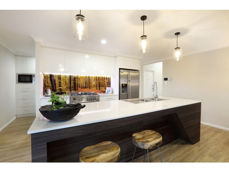 160 Kearney Street, Kearneys Spring QLD 4350