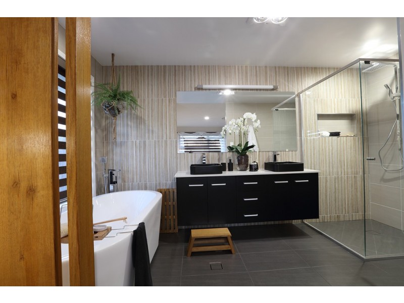 160 Kearney Street, Kearneys Spring QLD 4350