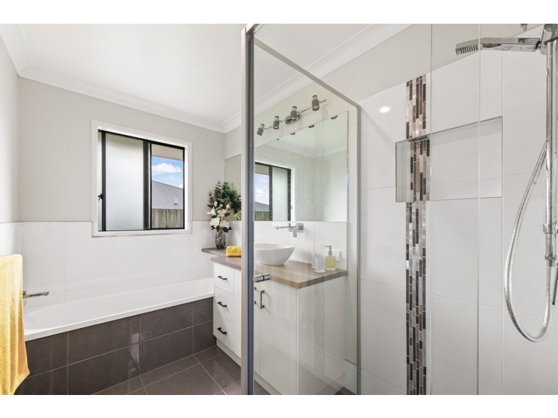 24 Hannaford Crescent, Wyreema QLD 4352