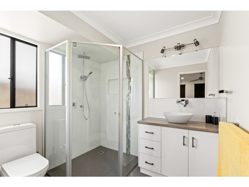 24 Hannaford Crescent, Wyreema QLD 4352