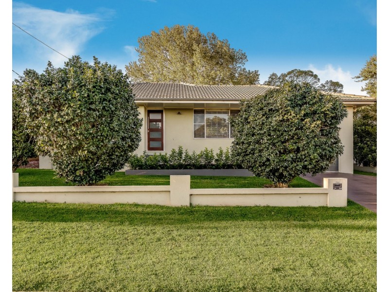 11 Barrymount Crescent, Mount Lofty QLD 4350