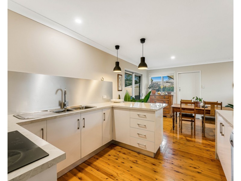 11 Barrymount Crescent, Mount Lofty QLD 4350