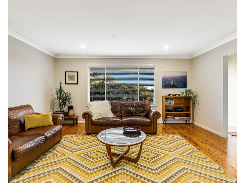 11 Barrymount Crescent, Mount Lofty QLD 4350