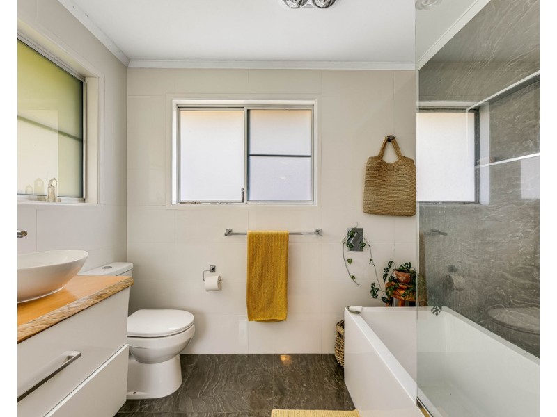 11 Barrymount Crescent, Mount Lofty QLD 4350
