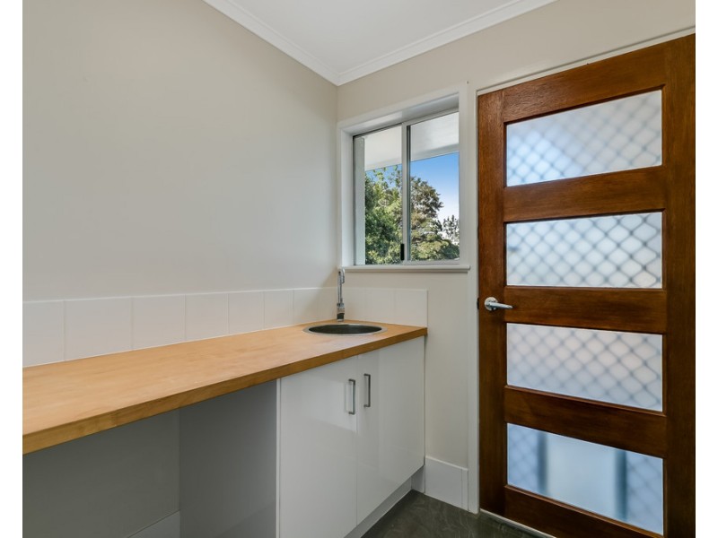 11 Barrymount Crescent, Mount Lofty QLD 4350