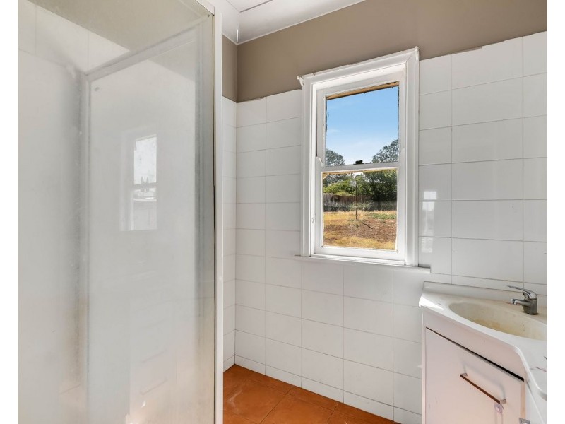 1 Drayton Road, Harristown QLD 4350