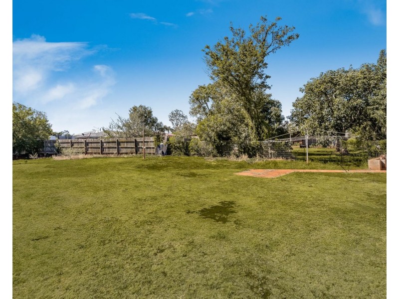 1 Drayton Road, Harristown QLD 4350