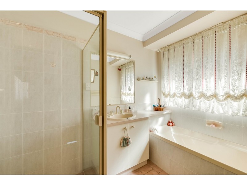 19 Oaklands Court, Glenvale QLD 4350